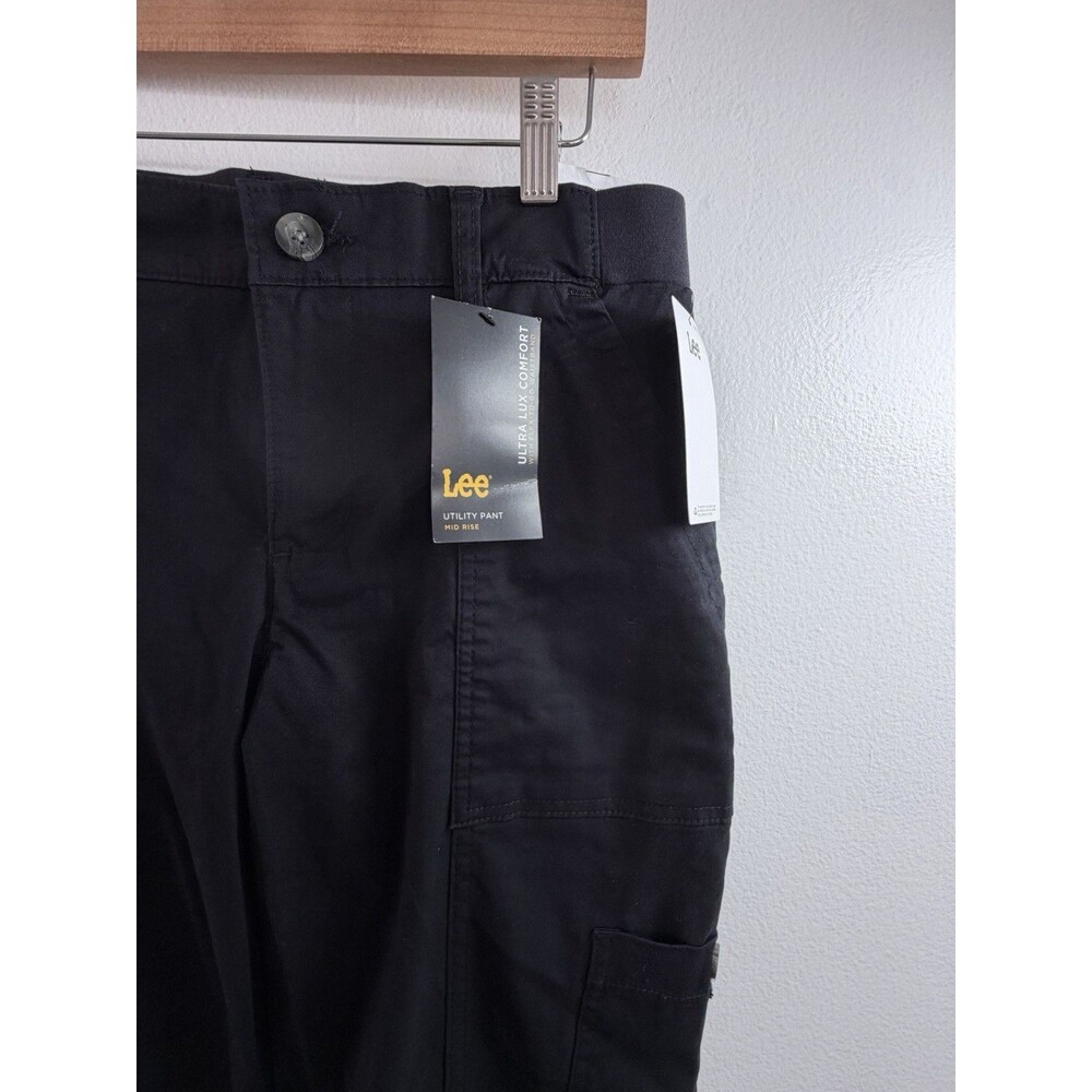 Lee Ultra Lux Comfort Utility Pants Womens 6 Short Black Cargo Straight NWT - Picture 2 of 13